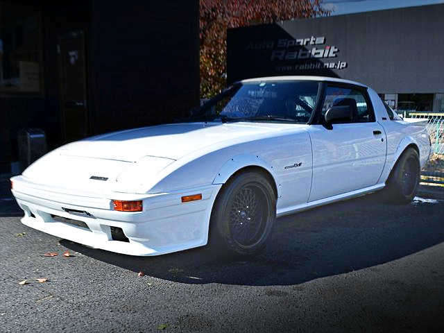 Front exterior of SA22C SAVANNA RX-7.