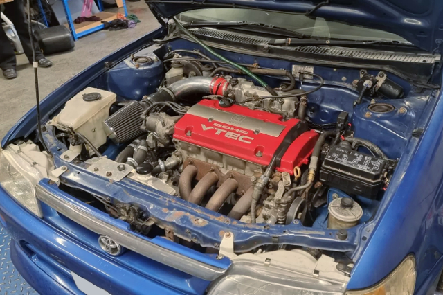 H22A 2200cc VTEC engine.