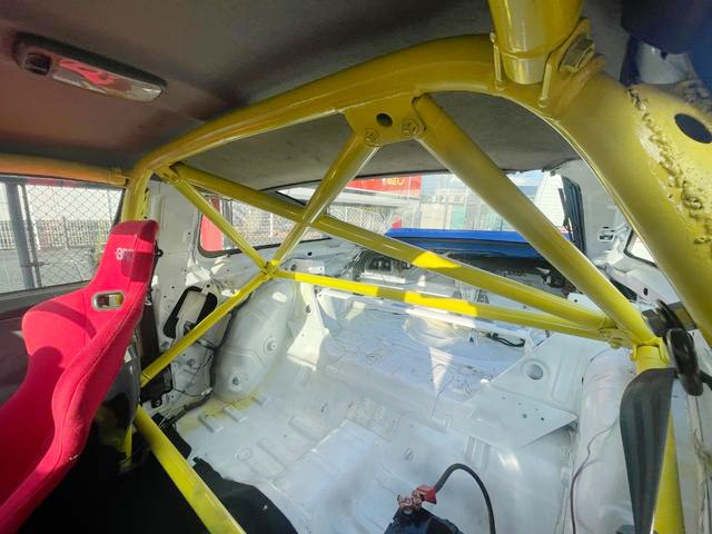 Roll cage and bucket seat.