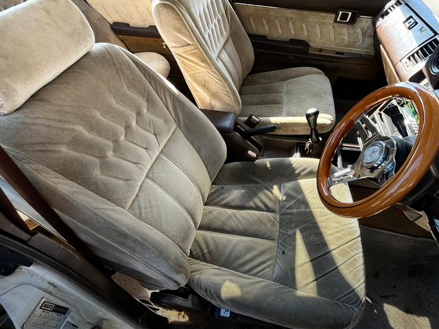 Interior seats of 1st Gen TOYOTA CRESTA.