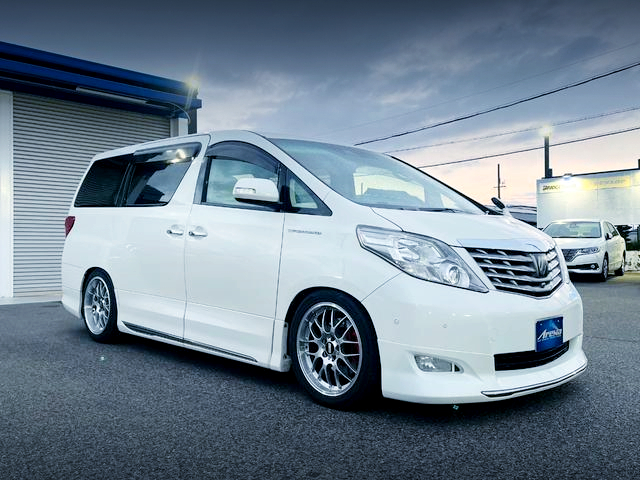 Front exterior of 2nd Gen TOYOTA ALPHARD 350S.