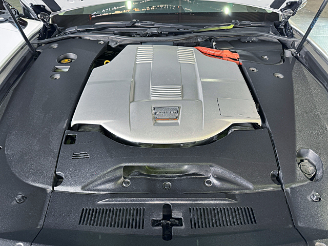 2UR-FSE 5.0L V8 engine.