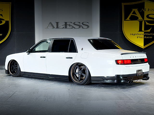 Rear exterior of TOKYO AUTO SALON 2025 award UWG60 TOYOTA CENTURY.