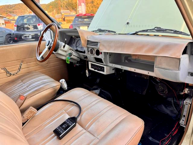 Interior of Nissan 720 King Cab.