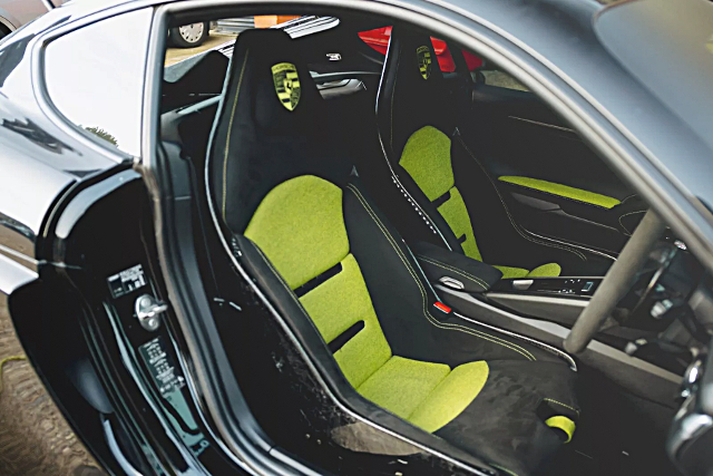 Seats of CARBON WIDEBODY 981 PORSCHE CAYMAN S