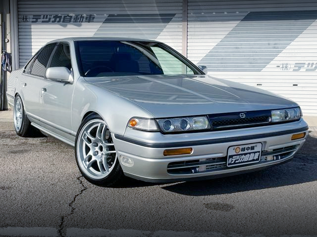 Front exterior of A31 NISSAN CEFIRO.