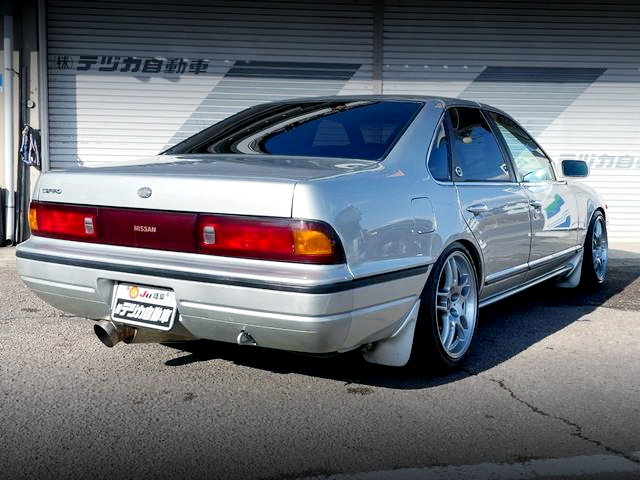 Rear exterior of A31 NISSAN CEFIRO.