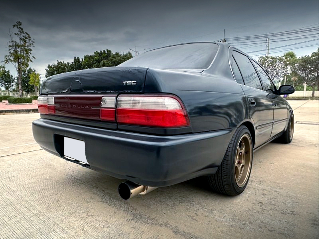 Rear exterior of AE101 TOYOTA COROLLA 4-DOOR.