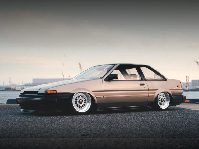 Front exterior of AE86 SPRINTER TRUENO GT APEX.