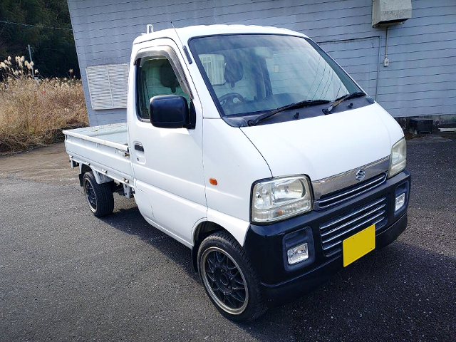 Front exterior of DA52T SUZUKI CARRY.