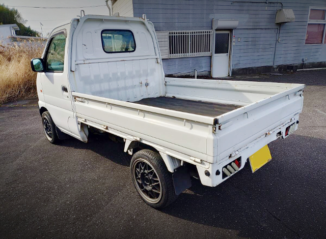 Rear exterior of DA52T SUZUKI CARRY.