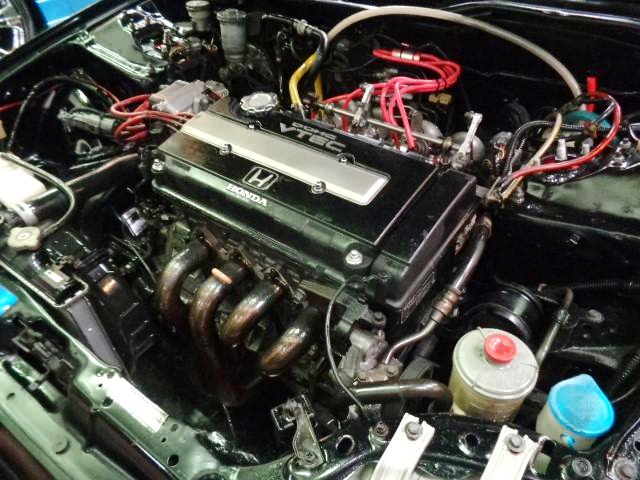 B16A VTEC engine with Carburetor.