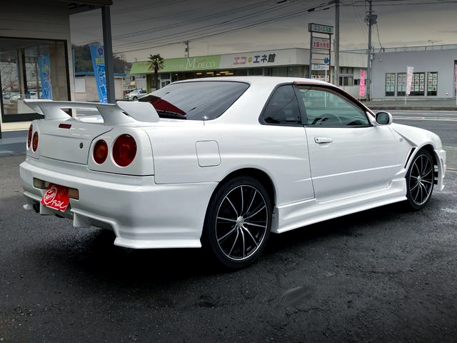 Rear exterior of ENR34 SKYLINE 2-DOOR 25GT FOUR.