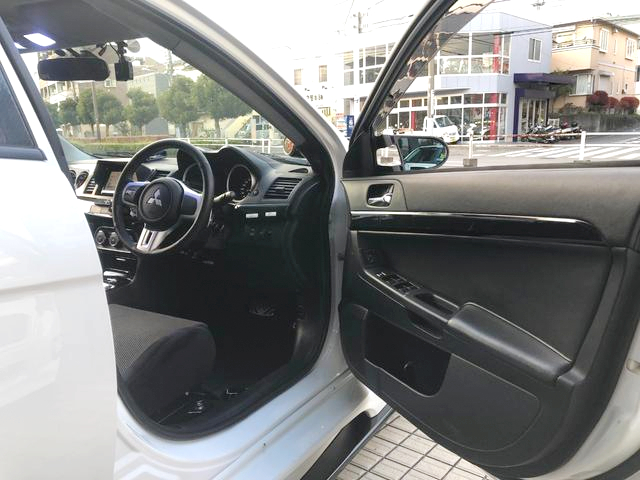 Driver side interior of LANCER EVOLUTION X GSR.