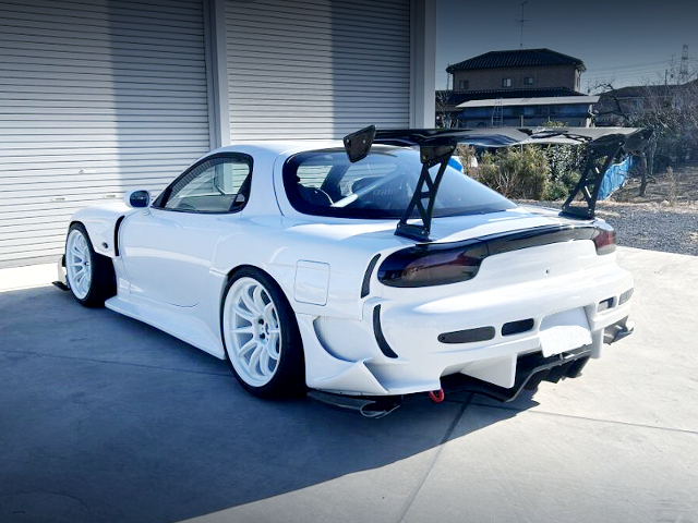 Rear exterior of R-MAGIC WIDEBODY FD3S RX-7.