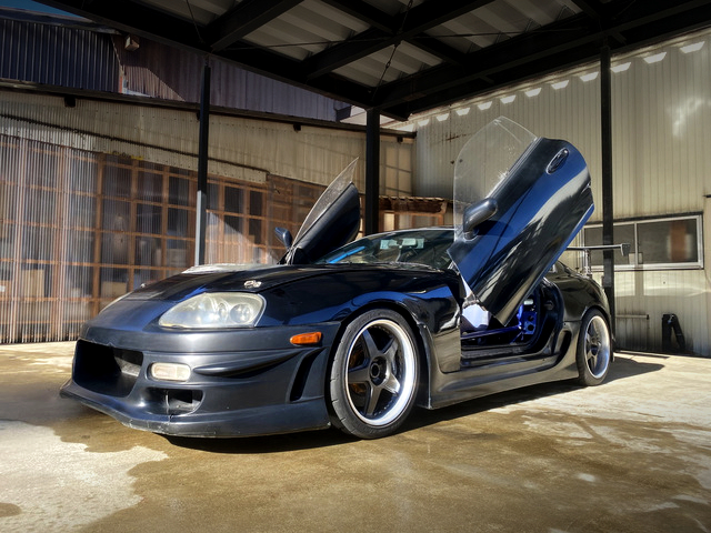 SCISSOR DOORS of JZA80 SUPRA RZ-S.