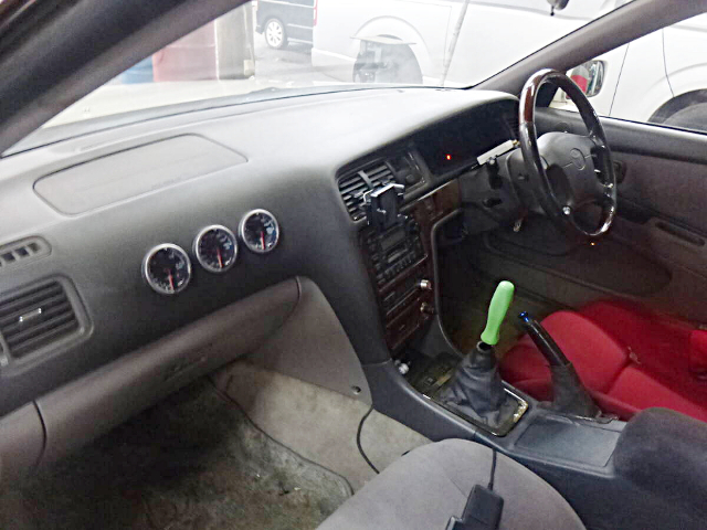 Dashboard of JZX100 TOYOTA MARK 2.