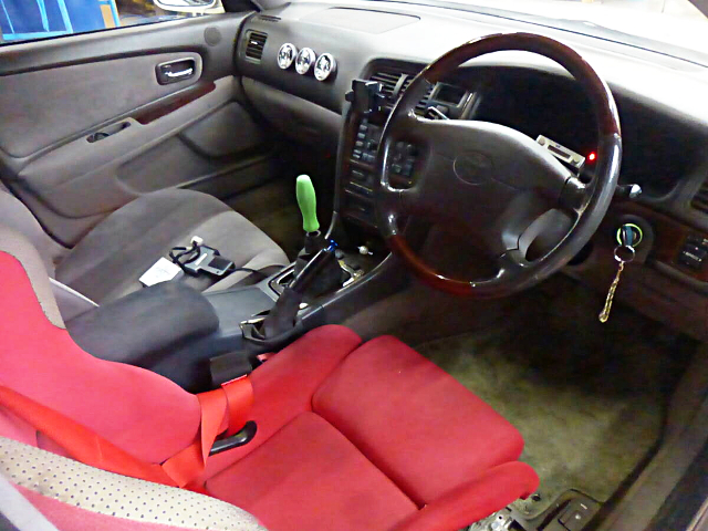 Interior of JZX100 TOYOTA MARK 2.