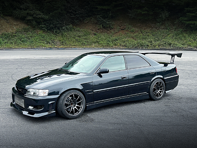 Front exterior of JZX100 CHASER TOURER-V.