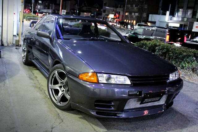 Front exterior of R32 SKYLINE GT-R V-SPEC 2.