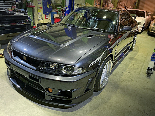 Front exterior of NISMO 400R styled R33 GT-R.