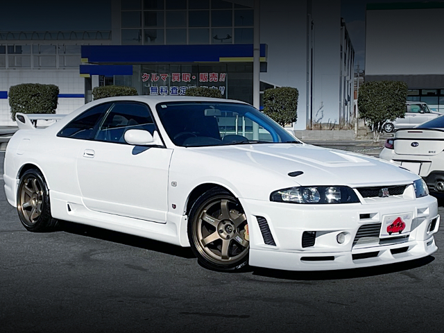 Front exterior of R33 SKYLINE GT-R.