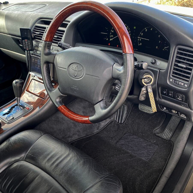 Interior of 2nd Gen TOYOTA CELSIOR.