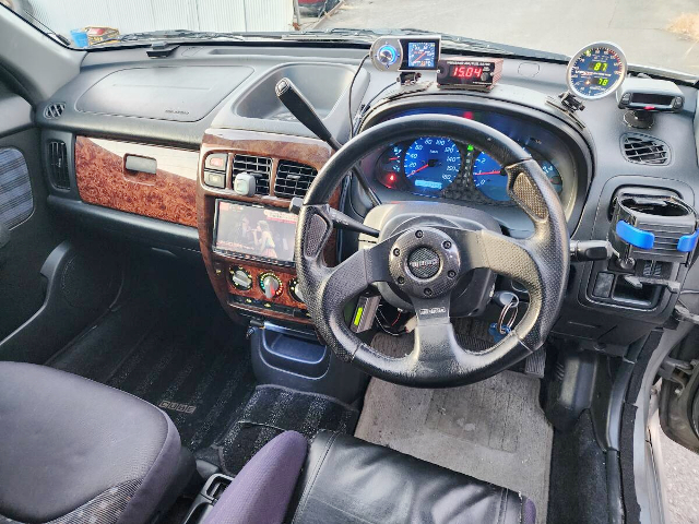 Interior of 1st Gen AZ10 NISSAN CUBE.