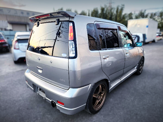 Rear exterior of 1st Gen AZ10 NISSAN CUBE.