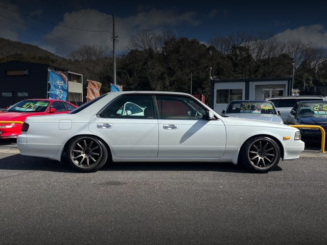 Side exterior of C34 NISSAN LAUREL.