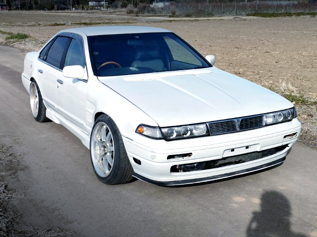 Front exterior of LCA31 NISSAN CEFIRO.