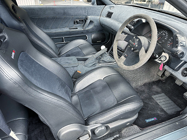 Interior of GARAGE YOSHIDA DEMO CAR R32 SKYLINE GT-R.