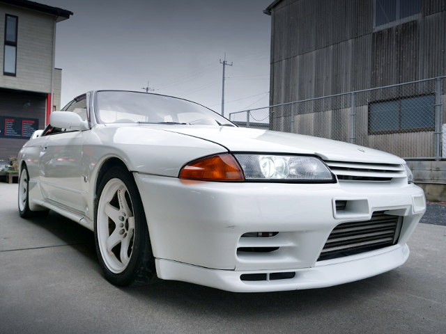 Front exterior of R32 SKYLINE GT-R V-SPEC.