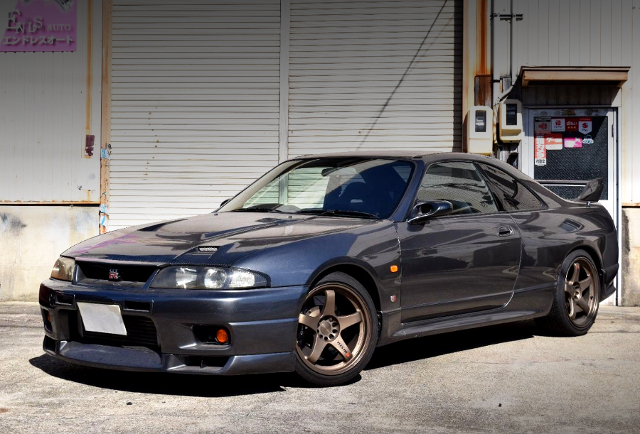 Front exterior of R33 SKYLINE GT-R V-SPEC.