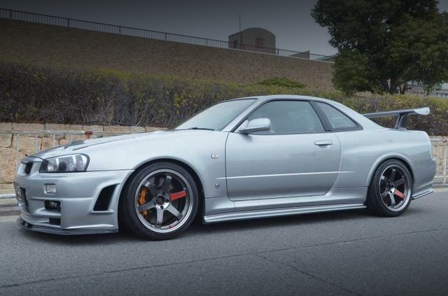 Front exterior of R34 SKYLINE GT-R V-SPEC.