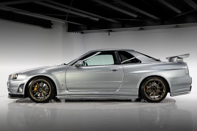 Side exterior of R34 SKYLINE GT-R.