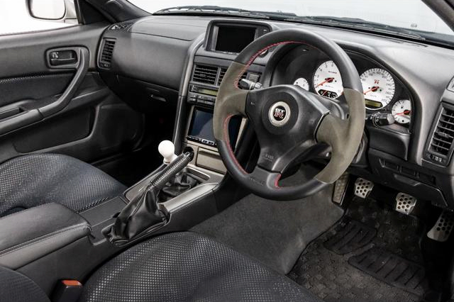 Dashboard of R34 SKYLINE GT-R.