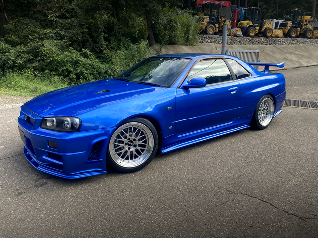 Front exterior of R34 SKYLINE GT-R V-SPEC.