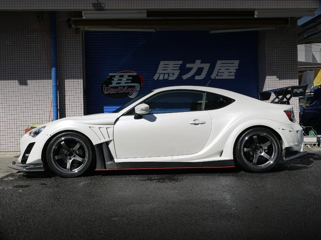 Side exterior of VARIS WIDEBODY ZN6 TOYOTA 86GT.