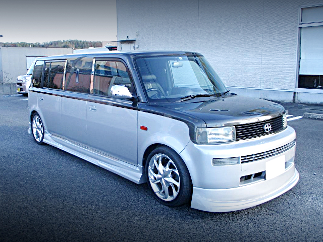 Front exterior of NPC30 TOYOTA bB Limousine.