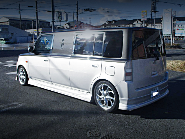 Rear exterior of NPC30 TOYOTA bB Limousine.