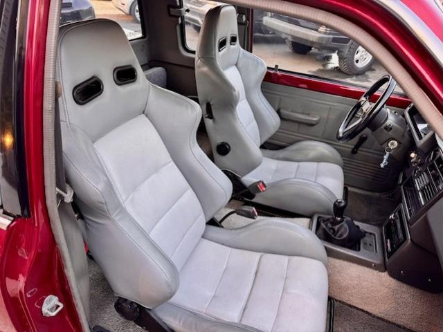 Interior seats of MAZDA B2200.