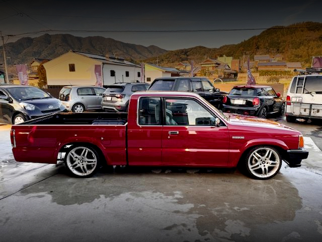 Right side exterior of MAZDA B2200.