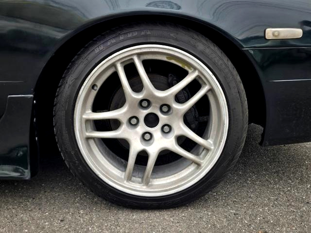 5-lug holes rim.