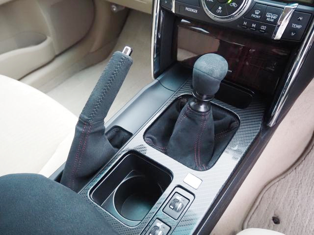 6-Speed manual shift and emergency brake.