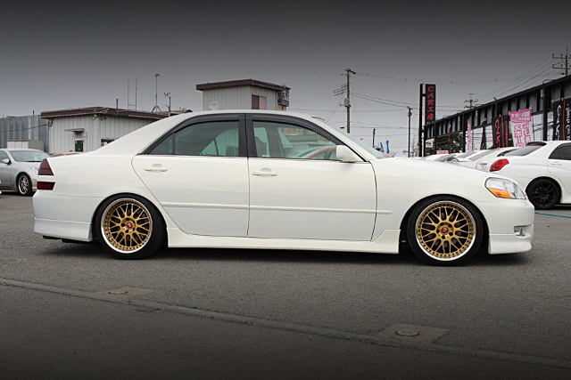 Side exterior of JZX110 MARK 2 GRANDE iR-V FORTUNA.