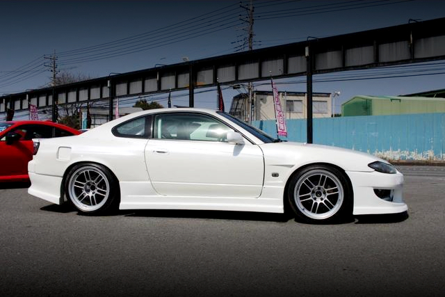 Right Side exterior of S15 SILVIA SPEC-R.