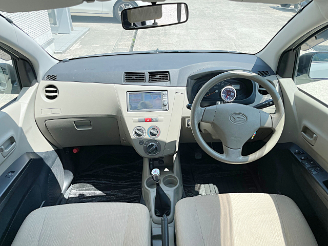 Interior of L285S DAIHATSU MIRA X.