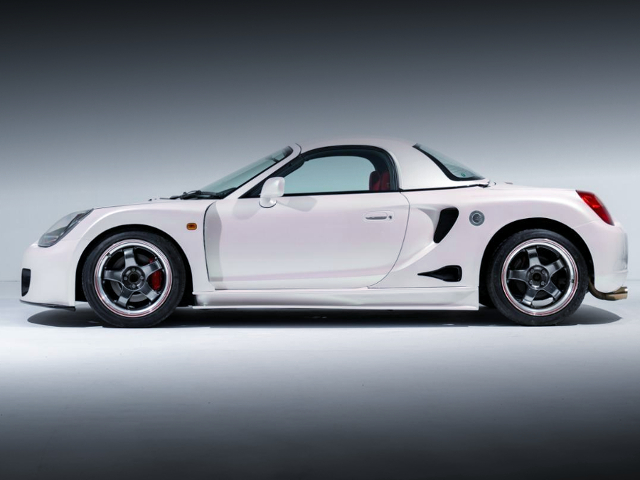 Side exterior of MONOCRAFT GT300 WIDEBODY MR-S.