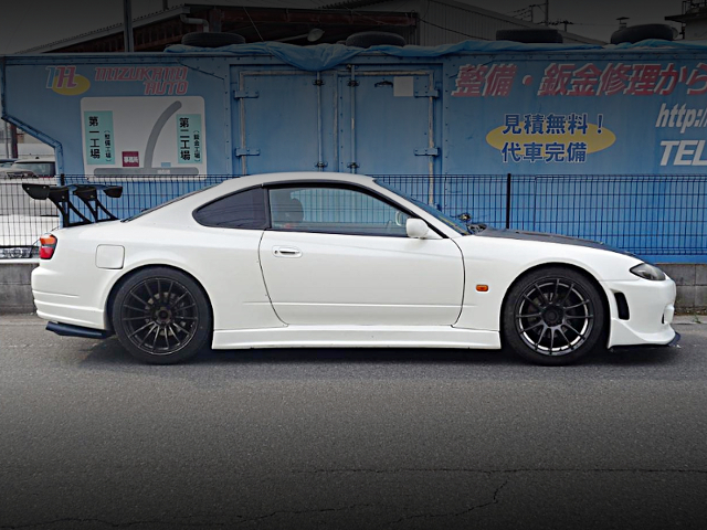Right-side exterior of S15 NISSAN SILVIA.